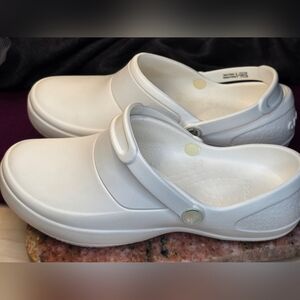 CROCS Women's Mercy Slip Resistant Work Clogs Size 6 White 10876-143